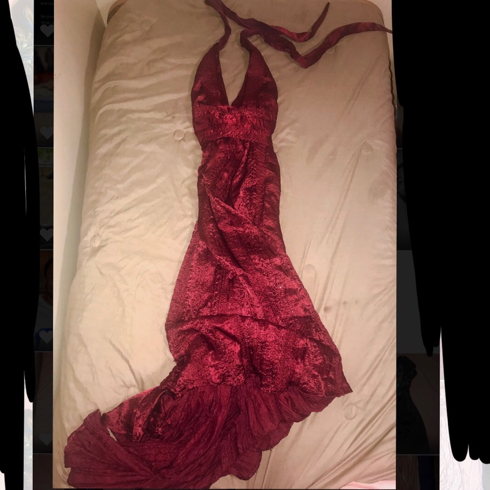 LONG BURGUNDY PROM DRESS